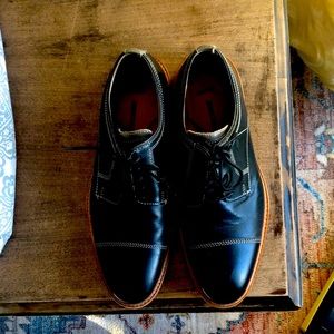 Men’s Johnston & Murphy black lace Howell size 8